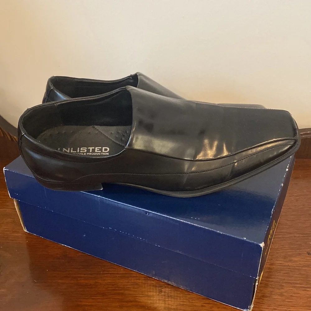 14;09 - Kenneth Cole Unlisted Slip on Loafers